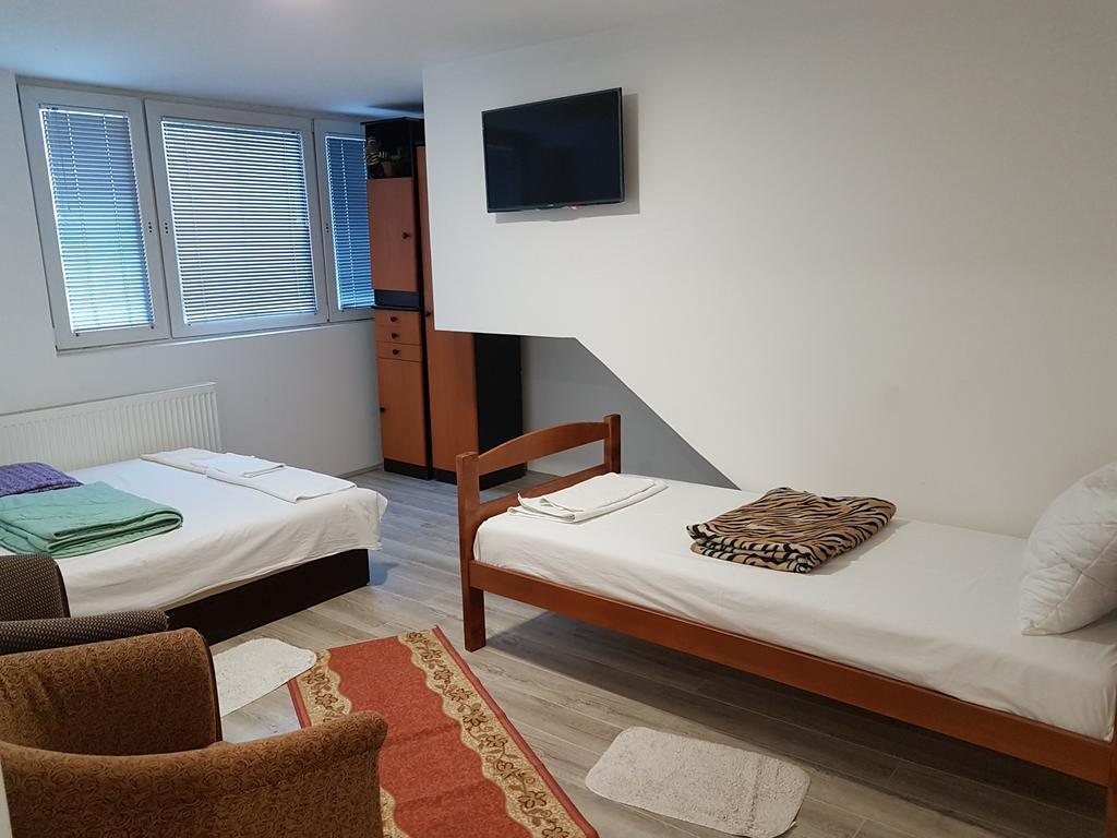 Lira Inn Ниш Экстерьер фото